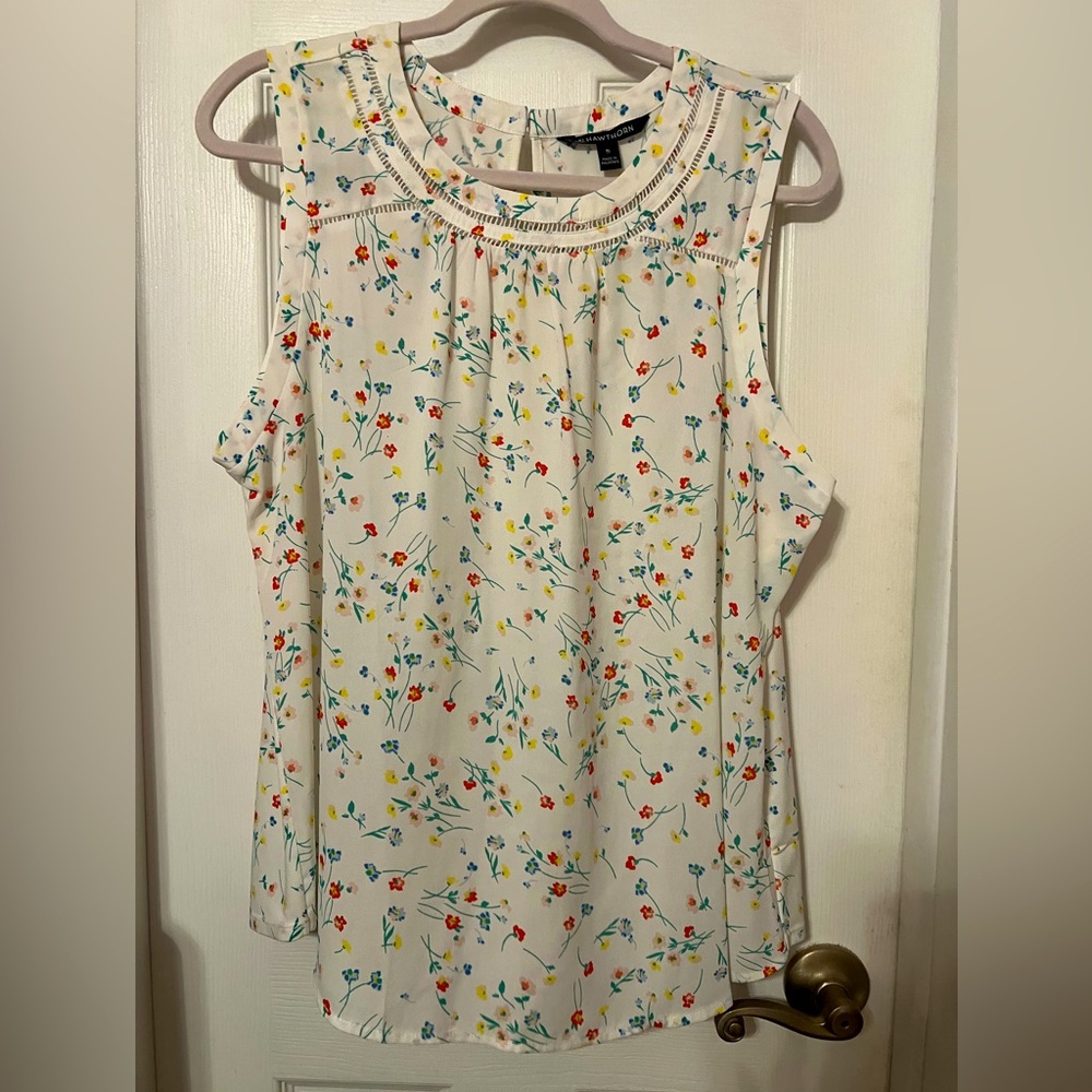 Ladies XL sleeveless white blouse with flower pattern.